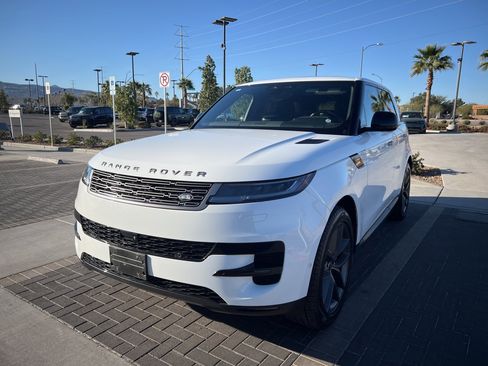 Used 2024 Land Rover Range Rover Sport SE image 2