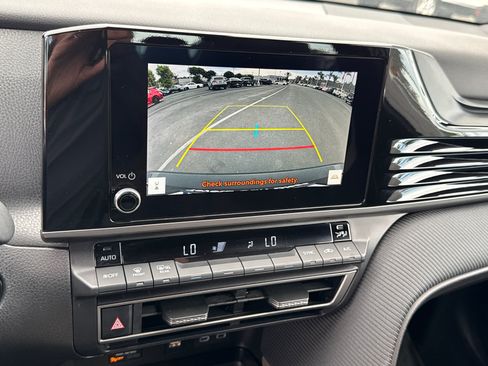 Used 2025 Toyota Camry SE FWD image 30