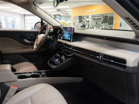 Used 2022 Lincoln Corsair AWD w/ Equipment Group 101A image 27
