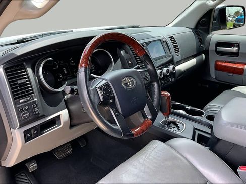 Used 2020 Toyota Sequoia Platinum RWD image 18