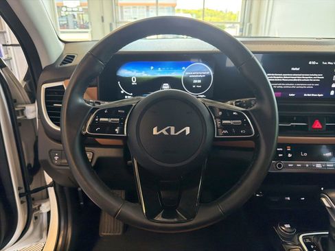 Used 2025 Kia Seltos EX w/ EX Sunroof Package AWD/4WD image 19