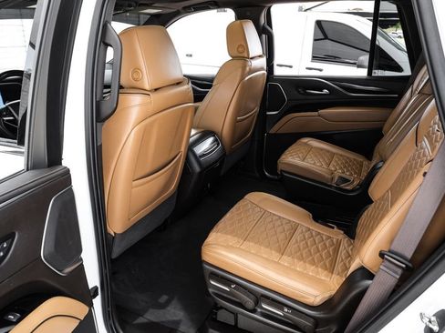 Used 2023 Cadillac Escalade Premium Luxury AWD/4WD image 43