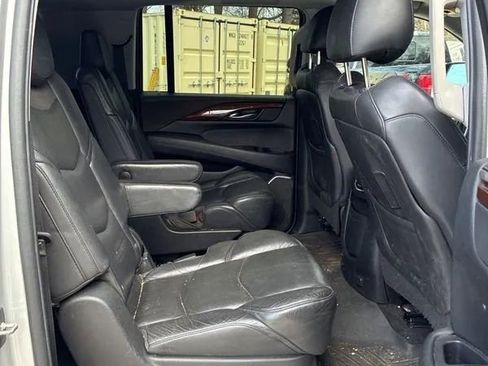 Used 2020 Cadillac Escalade ESV Luxury image 23