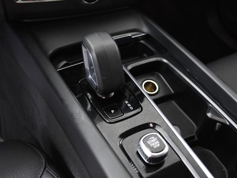 Used 2025 Volvo XC60 B5 Plus image 14