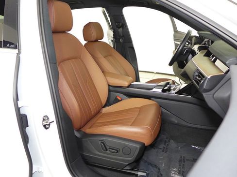 Used 2024 Audi Q8 e-tron Premium AWD/4WD image 19
