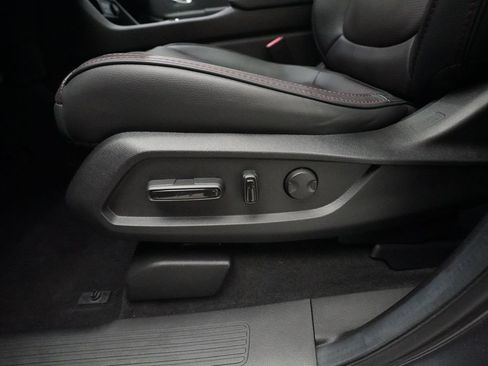 Certified 2025 Honda Pilot Black Edition image 30