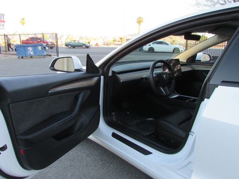 Used 2021 Tesla Model 3 Standard Range Plus image 15