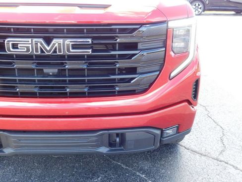 Used 2022 GMC Sierra 1500 Elevation w/ Elevation Premium Package AWD/4WD image 15