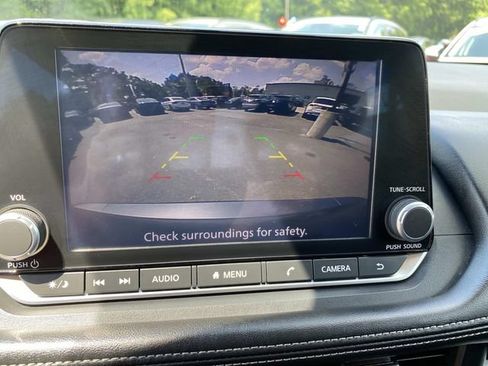 Used 2024 Nissan Rogue SV FWD image 11