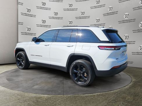 Used 2024 Jeep Grand Cherokee Altitude AWD/4WD image 3