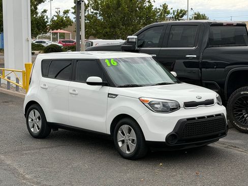 Used 2016 Kia Soul FWD image 48