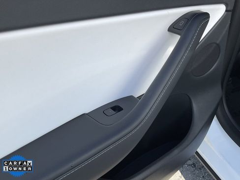 Used 2021 Tesla Model Y Long Range image 32