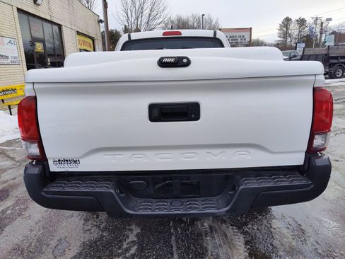 Used 2018 Toyota Tacoma SR image 7