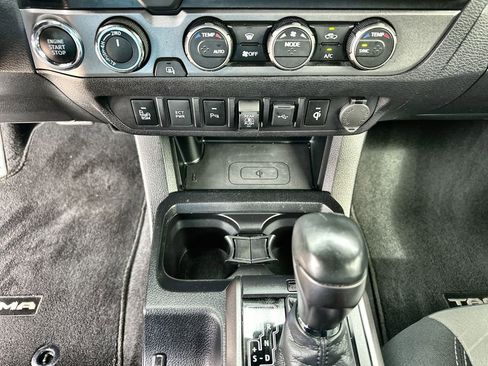 Used 2021 Toyota Tacoma TRD Off-Road w/ Technology Package AWD/4WD image 34