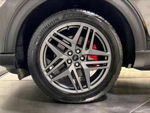 Used 2025 Ford Explorer ST-Line w/ ST-Line Street Pack AWD/4WD image 9