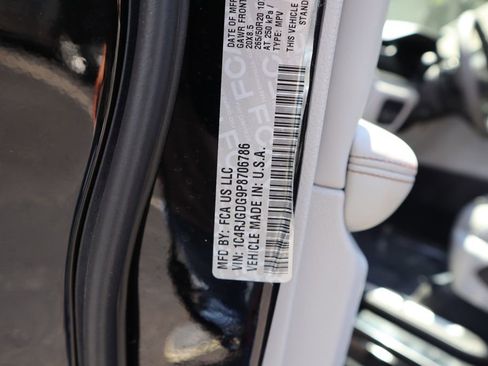 Used 2023 Jeep Grand Cherokee Overland image 39