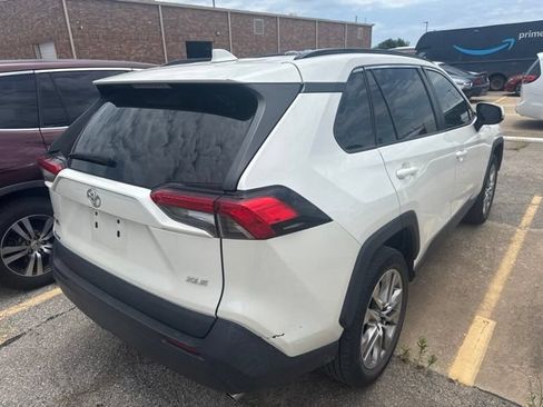 Used 2022 Toyota RAV4 XLE Premium FWD image 3