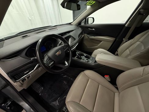 Used 2023 Cadillac XT4 Premium Luxury image 11