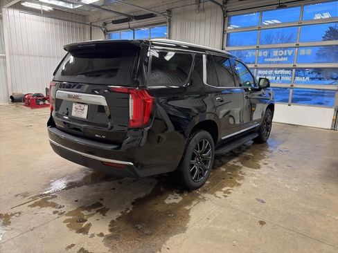 Used 2024 GMC Yukon SLT w/ SLT Luxury Package image 5