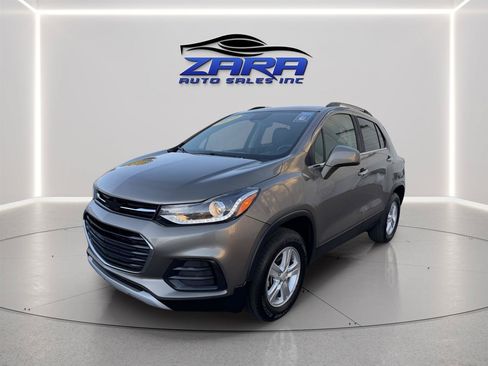 Used 2020 Chevrolet Trax LT w/ Driver Confidence Package AWD/4WD image 2