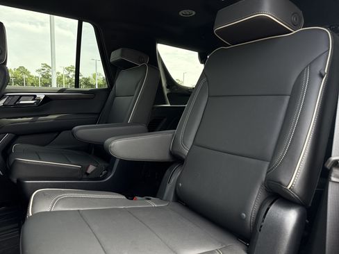 Used 2025 Chevrolet Tahoe Premier AWD/4WD image 30