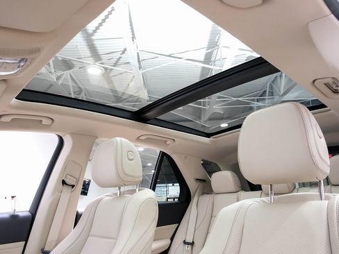 Used 2020 Mercedes-Benz GLE 350 w/ AMG Line Exterior image 5