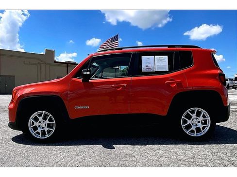 Used 2021 Jeep Renegade Latitude FWD image 16