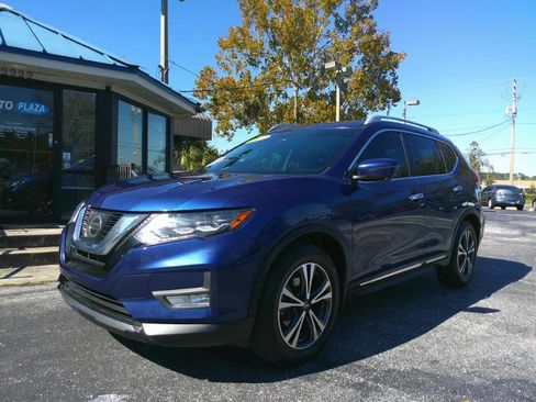 Used 2017 Nissan Rogue SL w/ SL Premium Package image 2