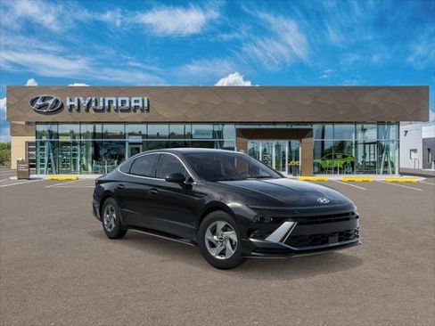 New 2026 Hyundai Sonata SE FWD image 2