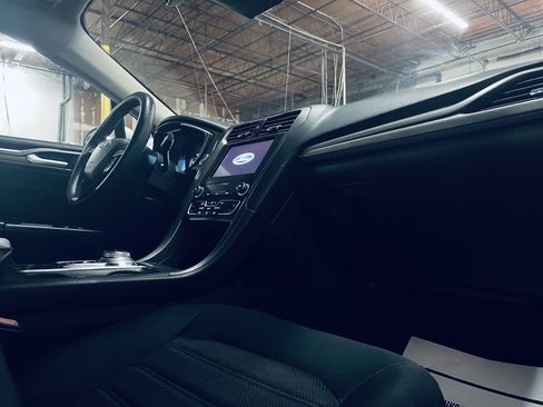 Used 2019 Ford Fusion SE FWD image 31