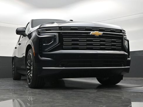 Used 2026 Chevrolet Suburban High Country AWD/4WD image 26