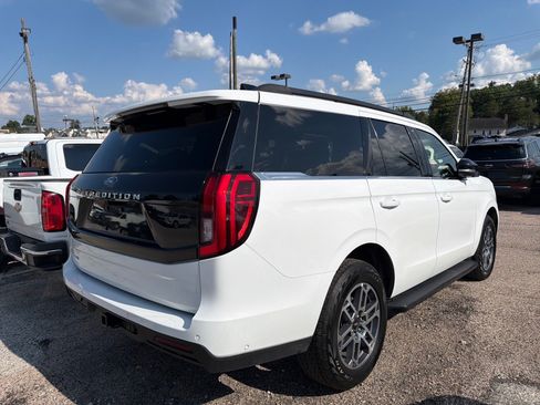 Used 2025 Ford Expedition Active AWD/4WD image 5