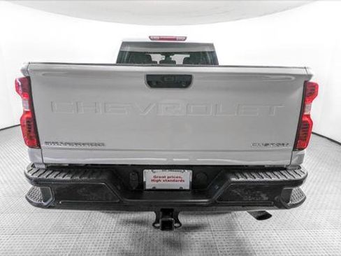 Used 2022 Chevrolet Silverado 2500 Custom w/ Custom Value Package AWD/4WD image 8