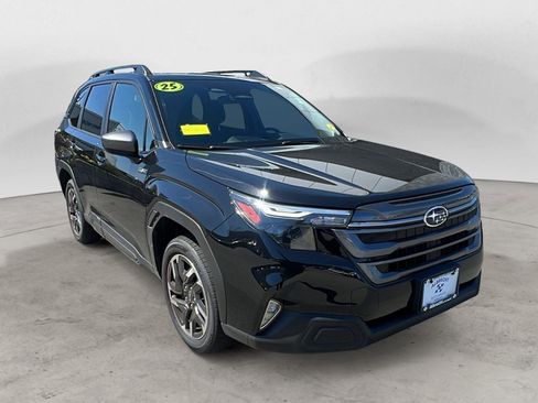 Used 2025 Subaru Forester Premium AWD/4WD image 1