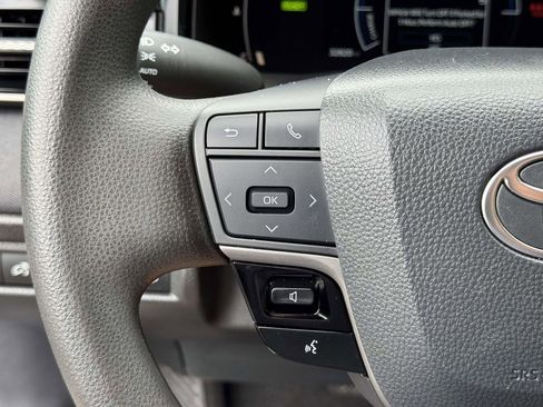 Used 2025 Toyota Camry LE FWD image 11
