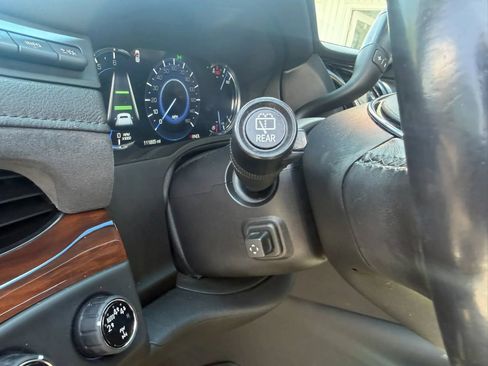 Used 2019 Cadillac Escalade Luxury AWD/4WD image 18