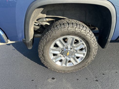 Used 2025 Chevrolet Silverado 2500 High Country w/ High Country Premium Package AWD/4WD image 9