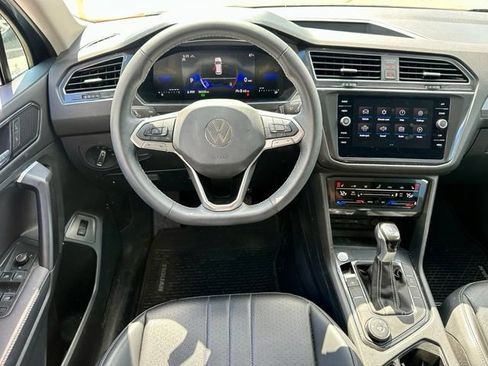 Used 2024 Volkswagen Tiguan SE AWD/4WD image 15