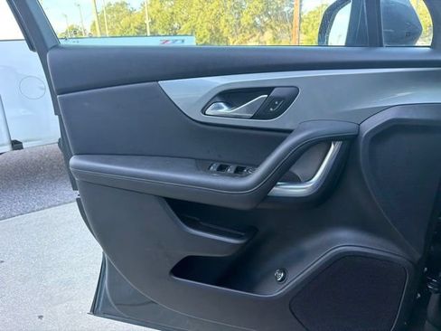 Used 2020 Chevrolet Blazer LT FWD image 11