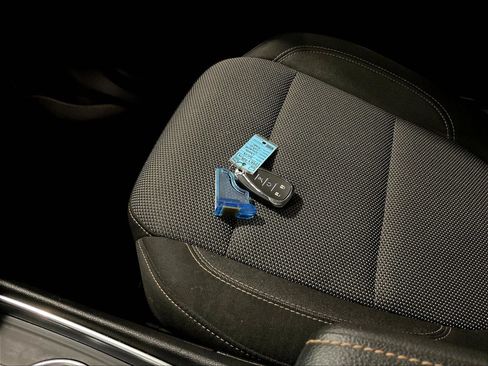 Used 2019 Chevrolet Traverse LT FWD image 35