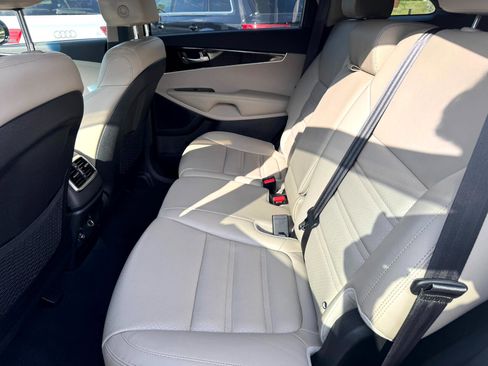 Used 2020 Kia Sorento EX image 27