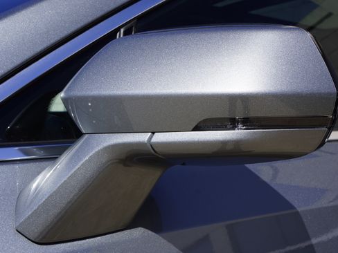 Used 2025 Cadillac XT4 Premium Luxury image 19