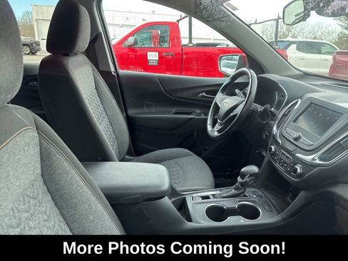 Used 2022 Chevrolet Equinox LT image 2