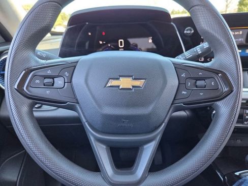 Used 2025 Chevrolet Trax LT image 29