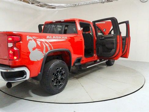 Used 2024 Chevrolet Silverado 2500 LT image 10