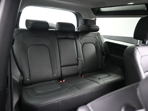 Used 2023 Land Rover Defender 90 S image 8