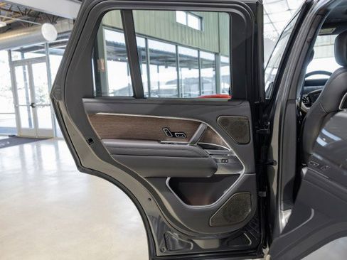Used 2025 Land Rover Range Rover Autobiography image 25