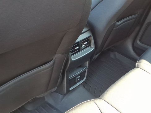 Used 2019 Ford Edge SE FWD image 7