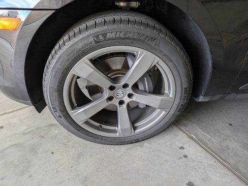 Certified 2025 Porsche Macan image 14