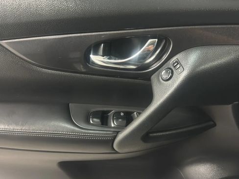Used 2017 Nissan Rogue S FWD image 16
